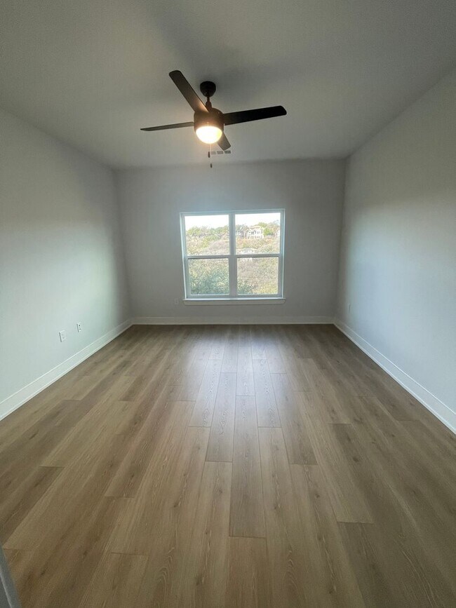 Foto del edificio - 2500 Longview St