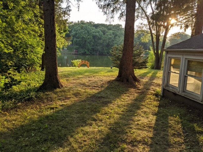 Building Photo - 23940 N Lakeside Dr