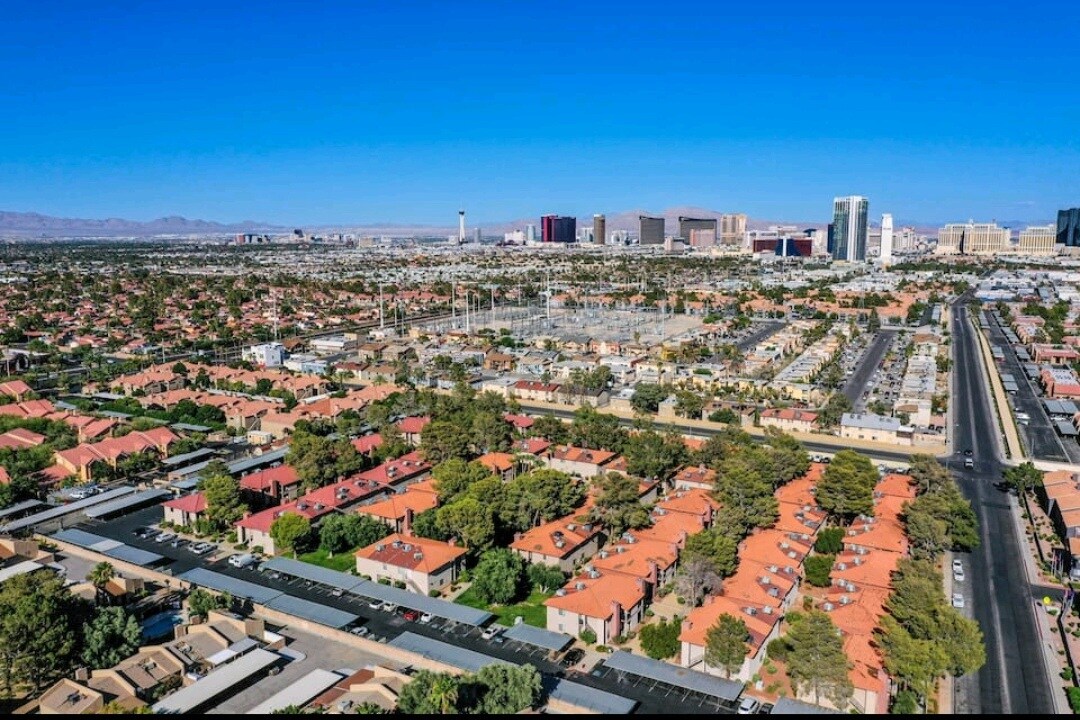 Foto principal - 5576 W Rochelle Ave