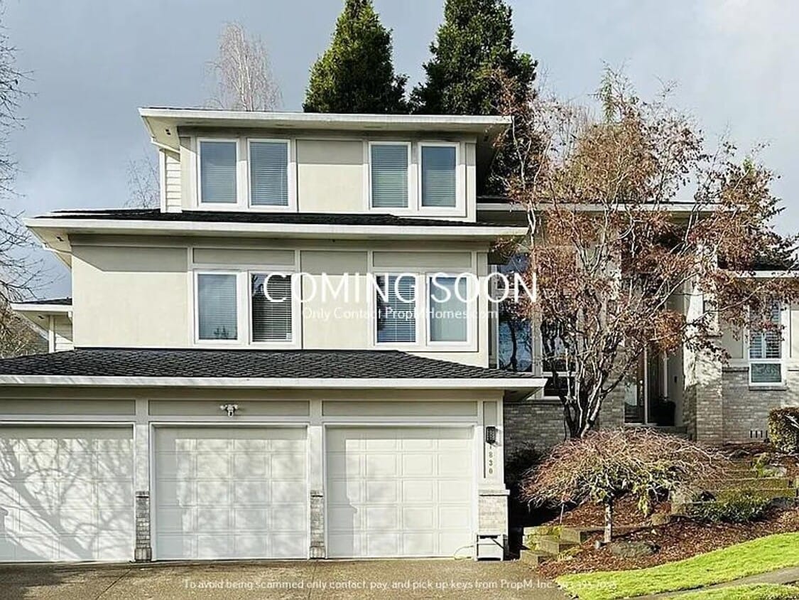 Primary Photo - Luxury Five Bedroom Home in West Linn - St...