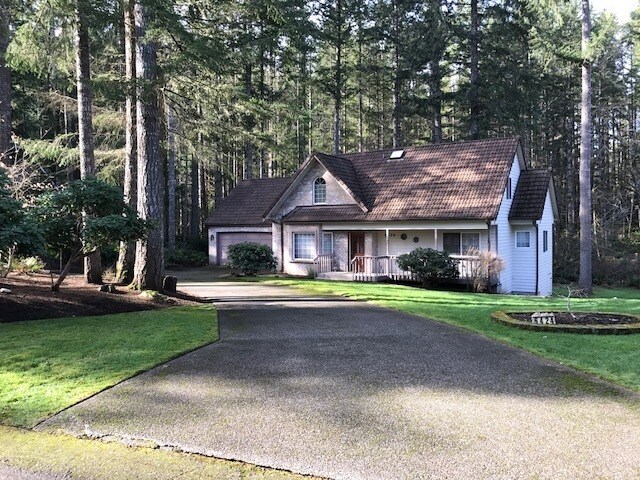 Primary Photo - Spacious McCormick Woods Home