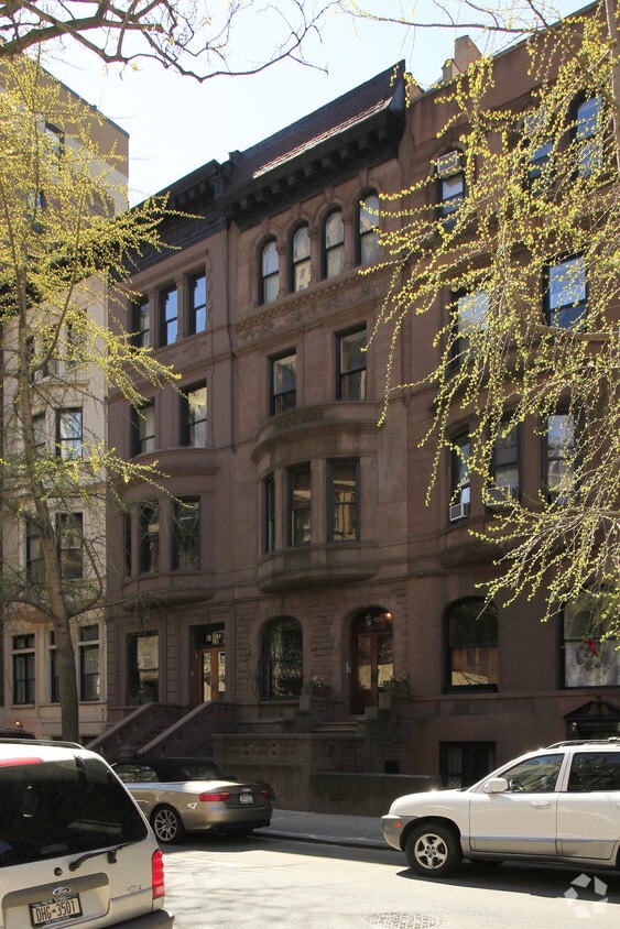 Building Photo - 24 W 70th St