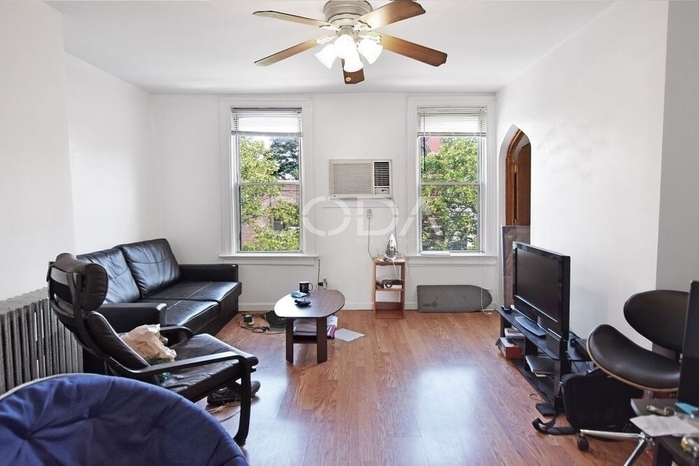 Primary Photo - 72 Skillman Ave