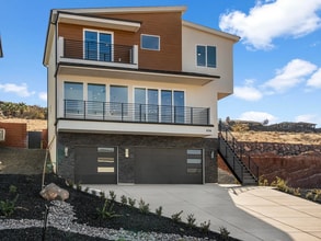 Building Photo - 656 E Desert Cactus Dr