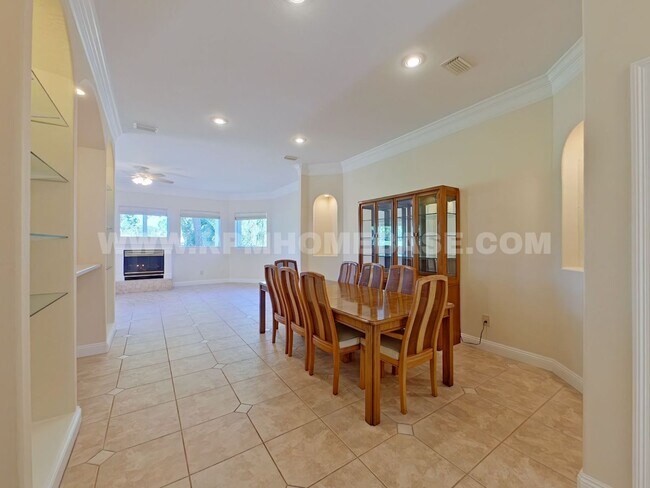 Foto del edificio - Elegant 2-Bedroom Home with Bonus Flexible...