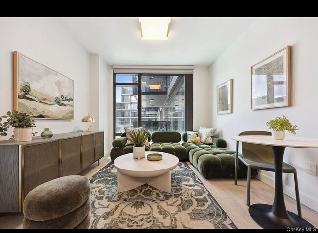 Foto del edificio - 38-20 Parsons Blvd