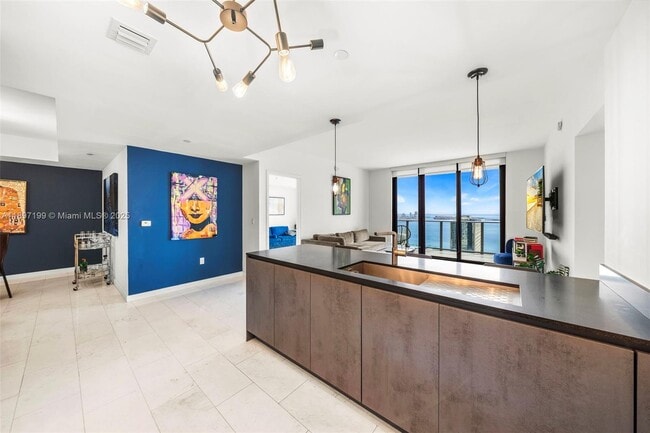 Building Photo - 1010 Brickell Ave
