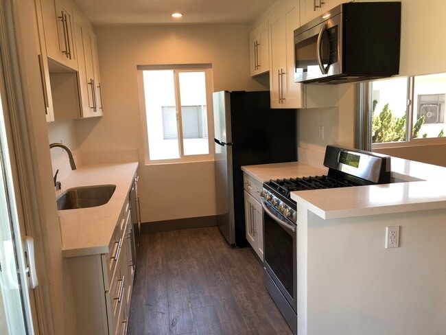 Foto del edificio - 3611 Mentone Ave