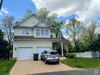 Building Photo - 2200 Sarah Woods Ct