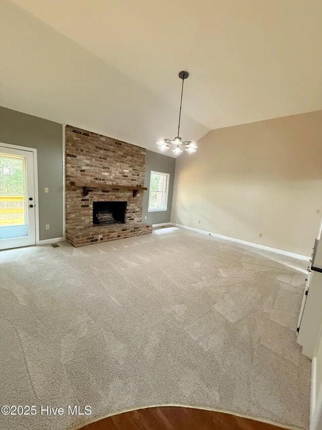 Building Photo - 107 E Baywood Ln