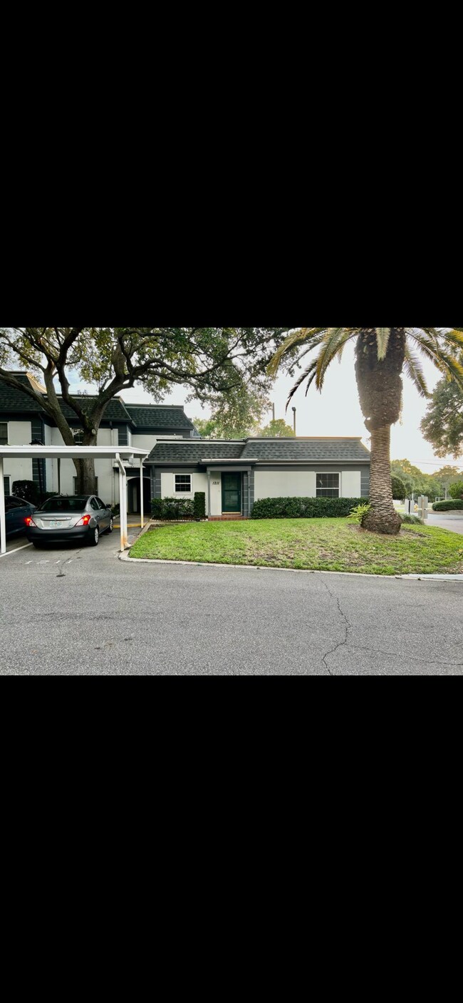 Building Photo - 1211 N McMullen Booth Rd