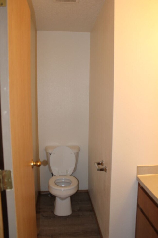 Foto del edificio - 4 BR, 2 1/2 BA home with fenced yard in qu...