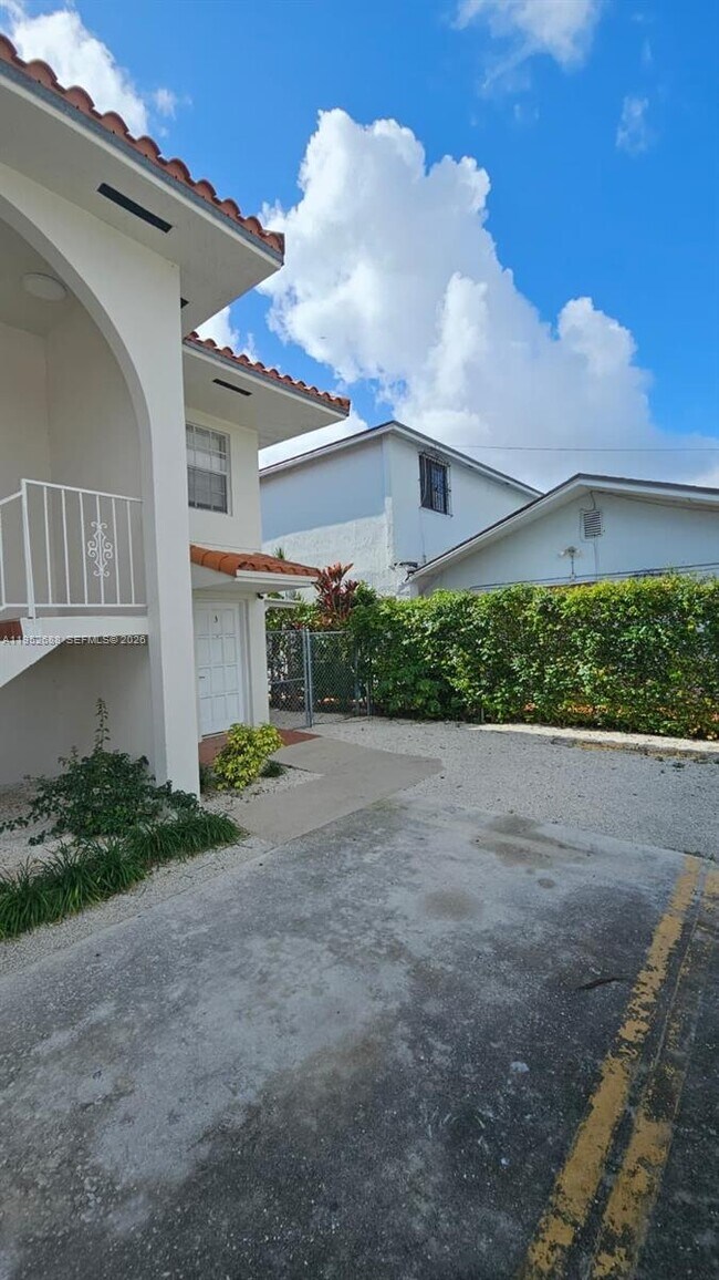 Foto del edificio - 5720 SW 5th St