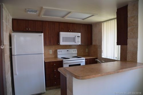 Building Photo - 3185 Coral Lake Dr