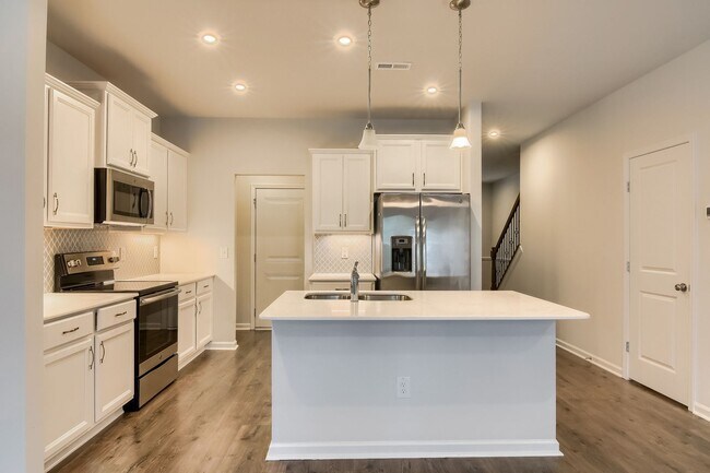 Building Photo - 3 Bedroom townhome in Raleigh