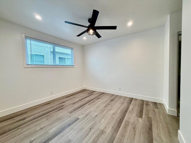 Building Photo - 2027 W 157th St