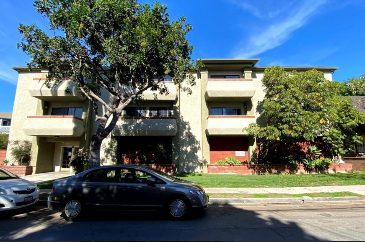 Building Photo - 1429 E Florida St