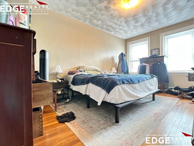 Foto del edificio - 243 Chestnut Hill Ave