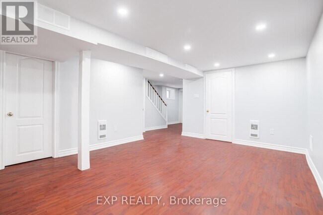 Photo du bâtiment - 384 Oakwood Ave