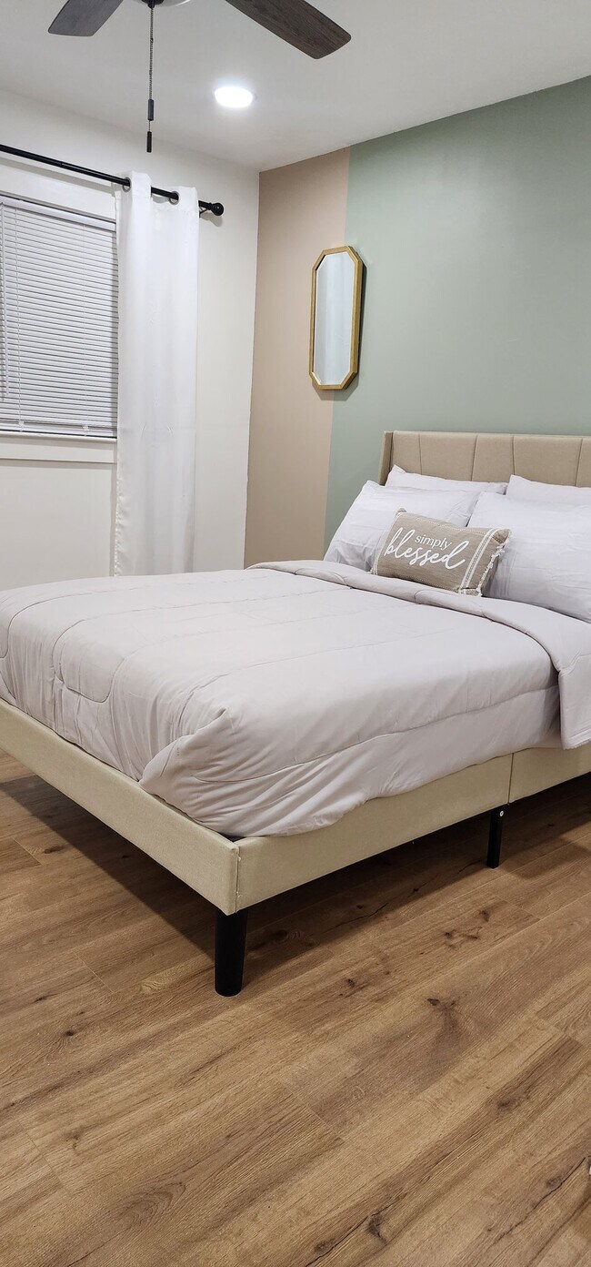 Foto del edificio - 3401 Windridge Dr