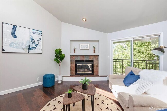 Balcony overlooking green! - 9800 Roosevelt Way NE