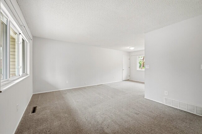 Foto del edificio - $1,945.95- 3-bed/1.5-bathroom home in Colorado Springs with a spacious fenced-in yard!