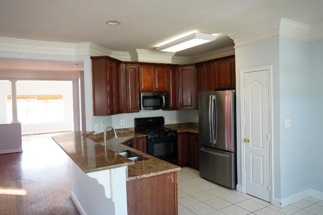 Building Photo - 16454 Kenneweg Ct