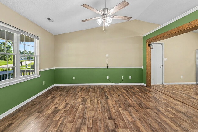Building Photo - 112 Stoney Creek Dr