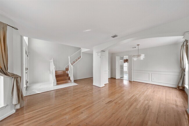 Building Photo - 611 Brazos Trace Dr