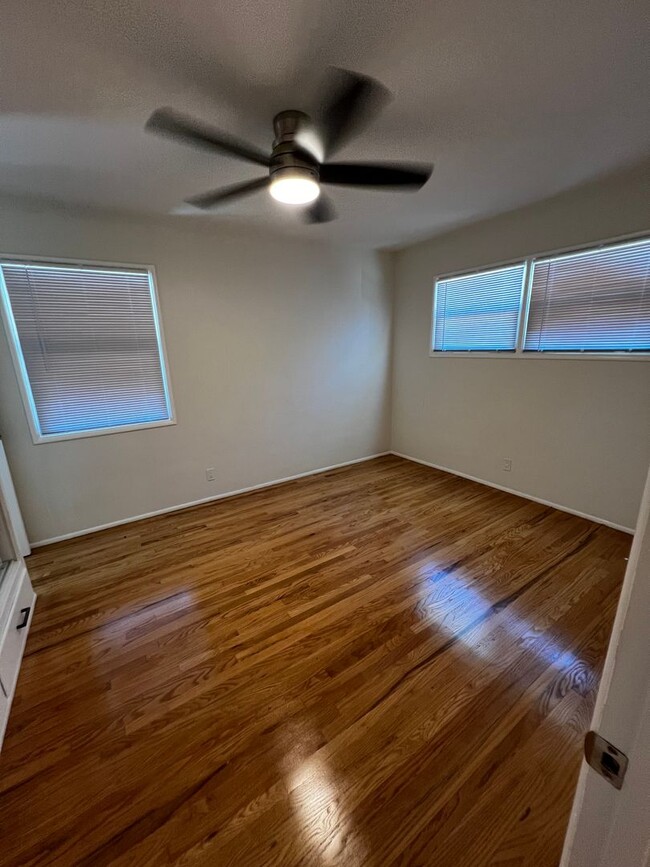 Building Photo - 1 Bedroom 1 Bath Completely Remodeled Apar...