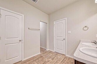 Building Photo - 14122 Silver Falls Ct