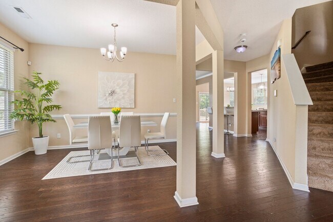 Building Photo - Beautiful 4 Bed 2.5 Bath
