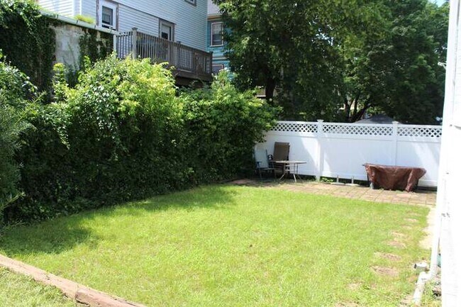 Foto del edificio - 48 Moulton Rd