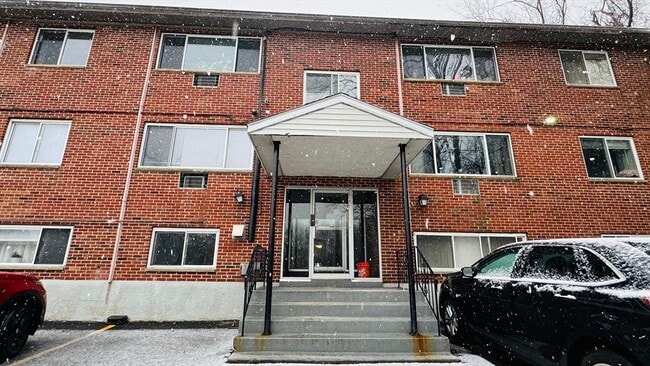 Building Photo - 137 Winthrop St