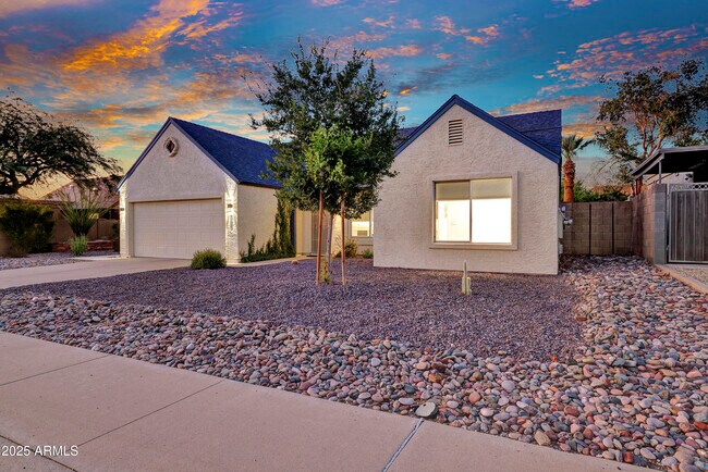 Foto del edificio - 1362 E Wickieup Ln