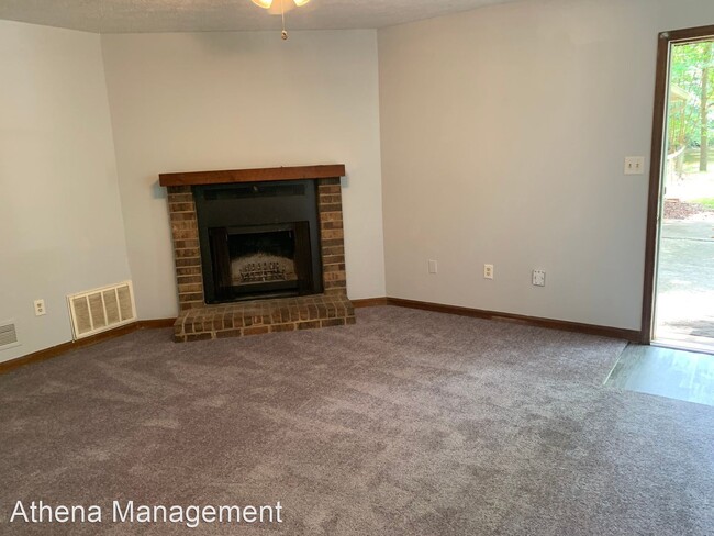 Building Photo - 2 br, 1 bath House - 122 Amanda Ct.