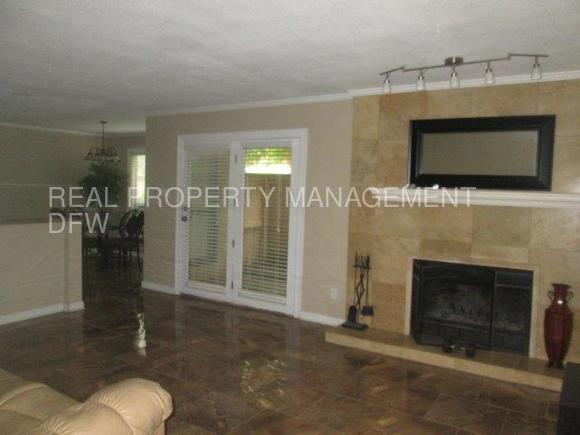 Building Photo - 1300 Memory Ln