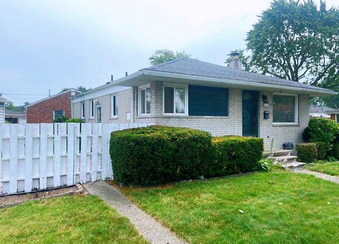 Foto principal - 28708 Tawas St