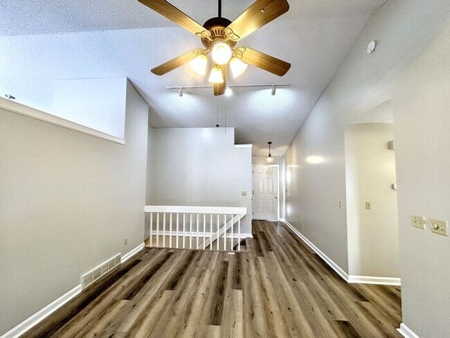 Building Photo - PROMO: 50% off your first month’s rent plu...