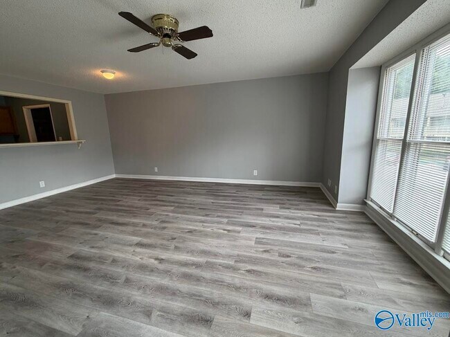 Foto del edificio - 4947 7 Pine Cir