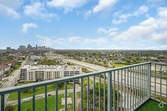 Building Photo - 5925 Almeda Rd