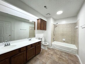 Building Photo - 12710 Leader St