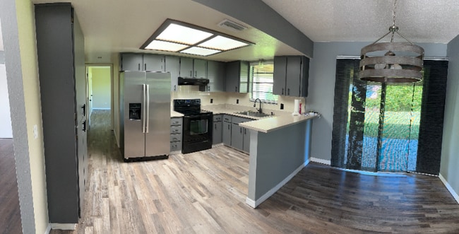Foto del edificio - 2928 Pine Tree Dr