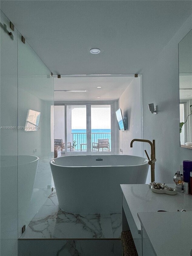 Foto del edificio - 5401 Collins Ave