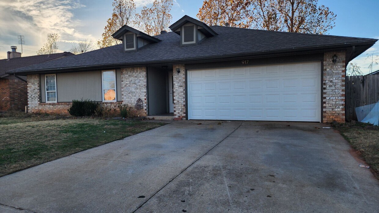 Mustang Schools House Rental in Mustang, OK