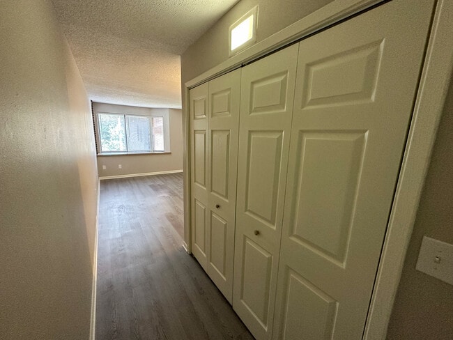 Building Photo - 246 Hyland
