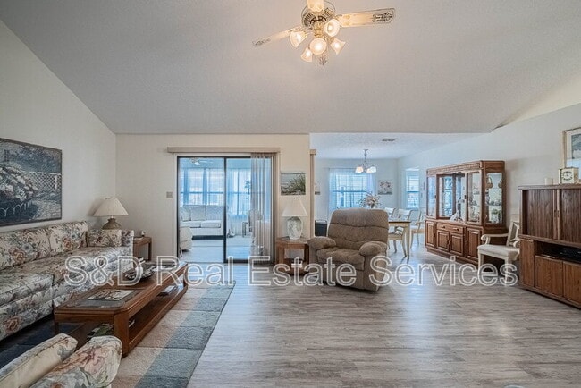 Foto del edificio - 6042 Seagull Ln