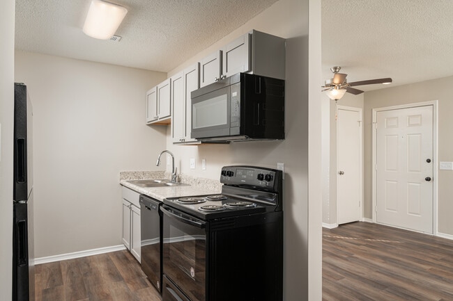 Foto del edificio - Vandergriff Village by Callio Properties
