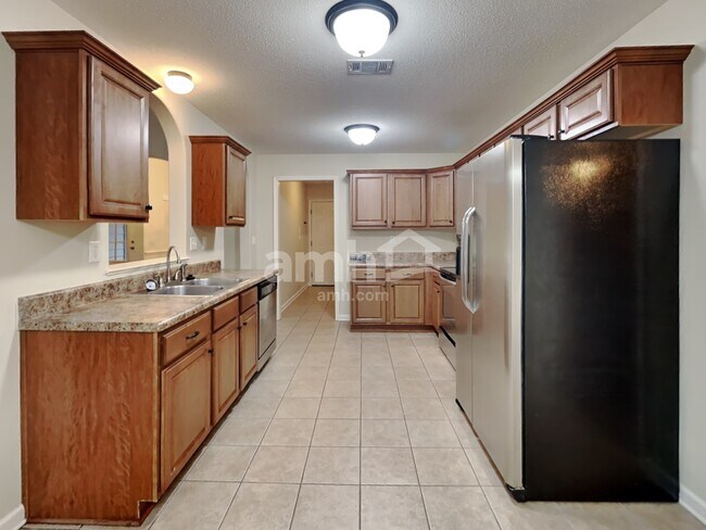Building Photo - 7708 Romero Dr