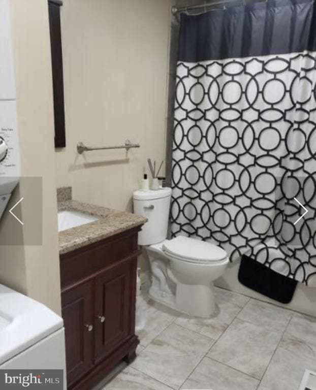 Building Photo - 224 W 2nd St